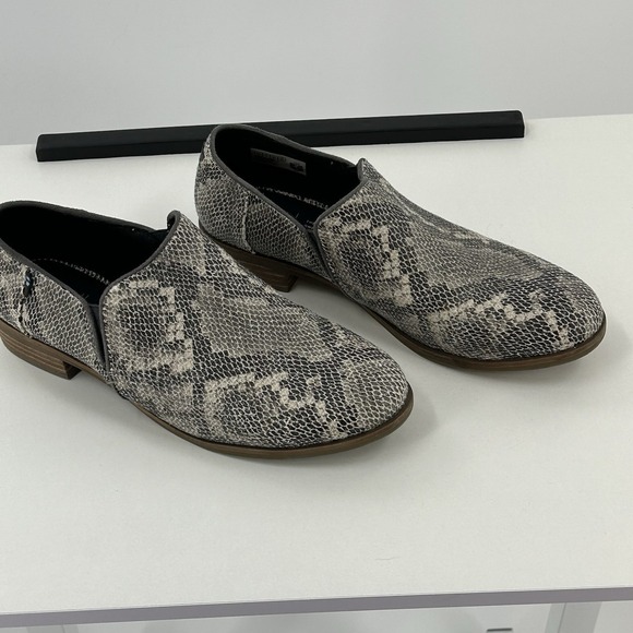 Toms Shoes - TOMS Snakeskin Slip On Loafers Women's 9 Neutral Print Casual Flats